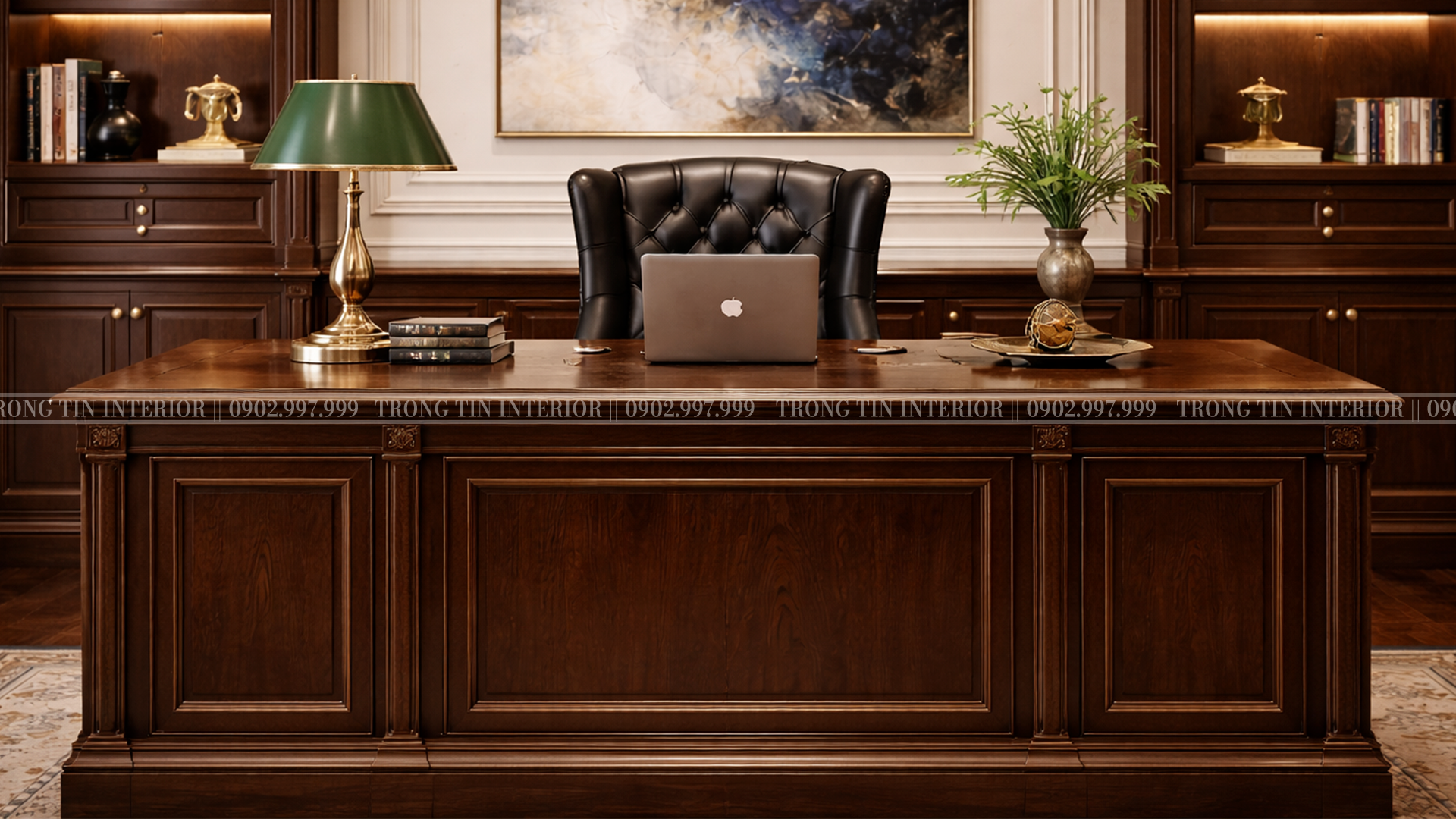 Bàn làm việc được thiết kế tối giản để phù hợp với không gian trong phòng