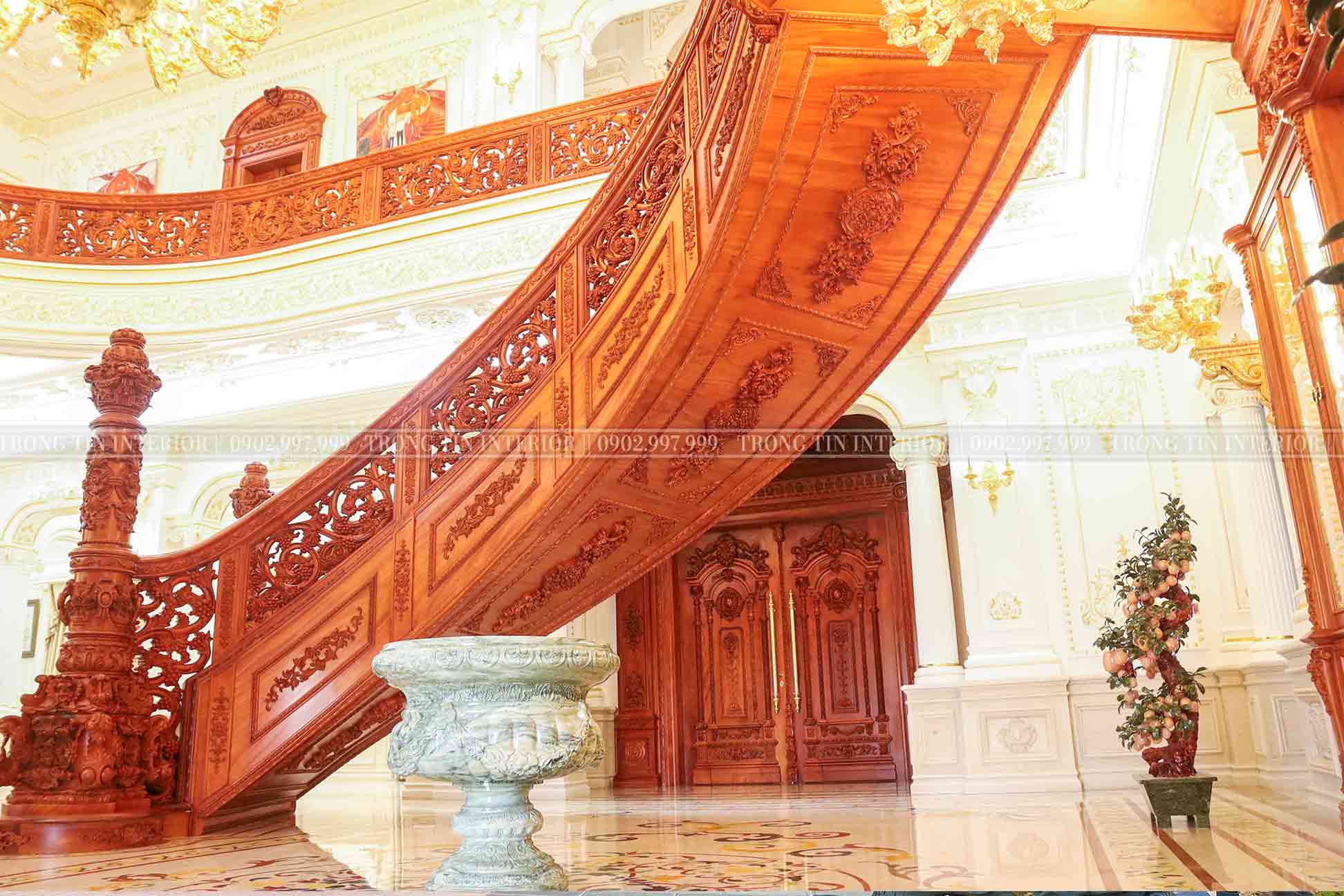 Gầm cầu thang đại sảnh trái-1