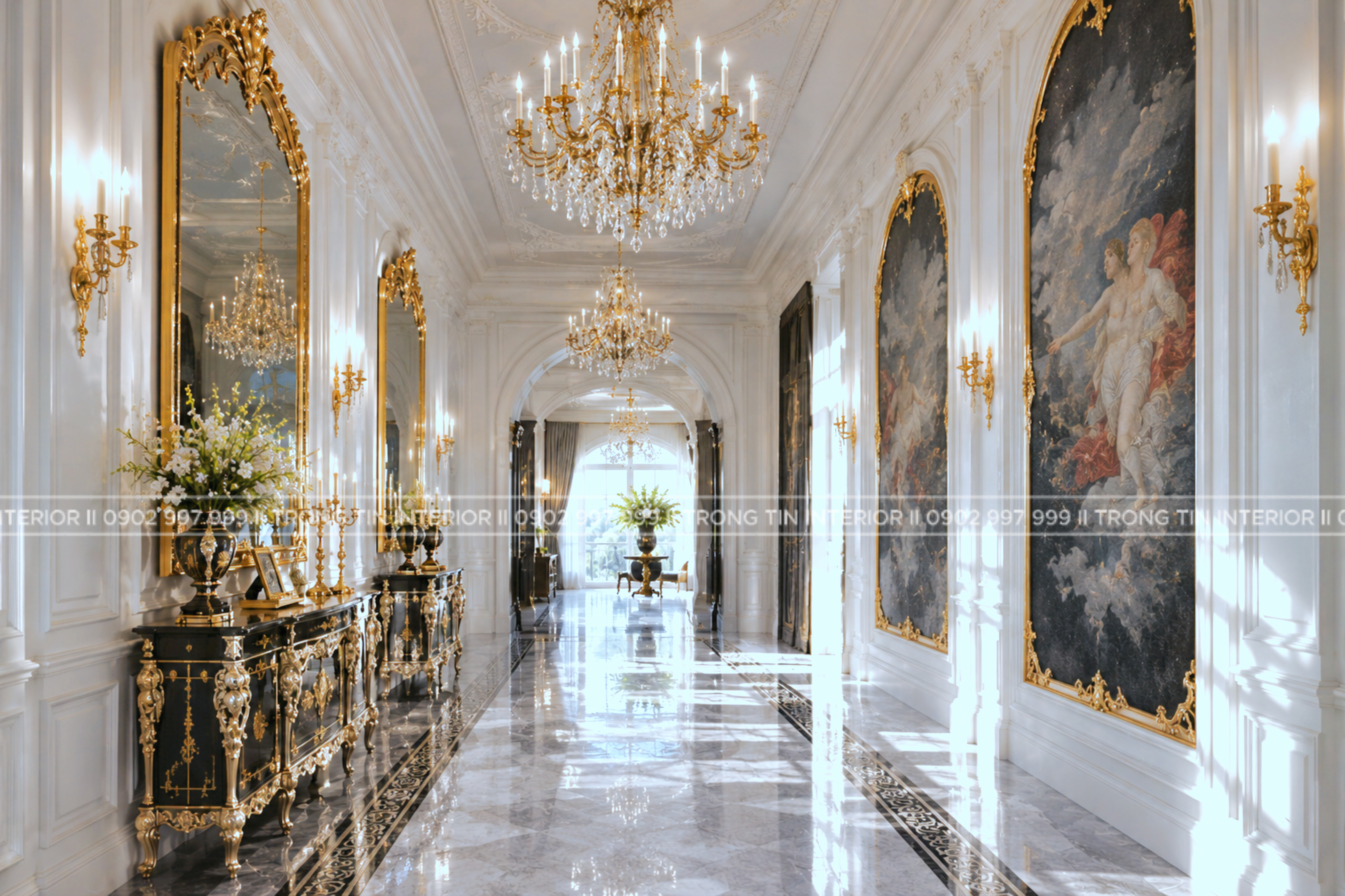 Sảnh phong cách Versailles Noir với gương khung vàng và bàn console
